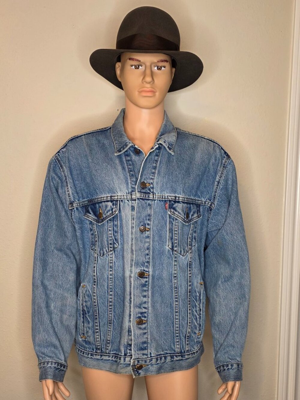 Levi's Vintage 90's Flawless, Light Wash Trucker Jean Jacket 70507-0389, Size XL - Picture 2 of 16